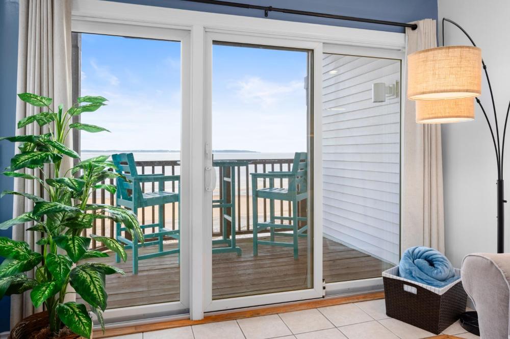 Beach Bliss 211 Balcony Water Views Beach Downtown